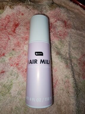 Hair Milk Hydrating Leave-In Conditioner — Light Pink